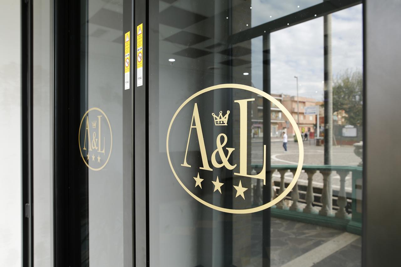 Alex & Lorenz Hotel Torvaianica Exteriör bild