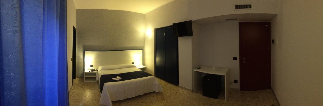 Alex & Lorenz Hotel Torvaianica Exteriör bild