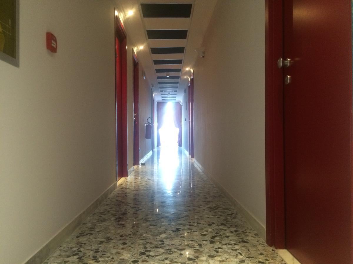 Alex & Lorenz Hotel Torvaianica Exteriör bild
